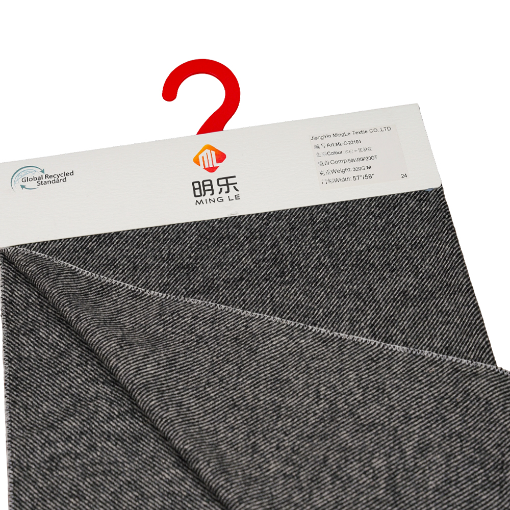 50 % шерсть, 30 % полиэстер, 20 % другие волокна, 320 г/м, кремово-белый + черный, саржевая фланелевая ткань, ML-C-22104