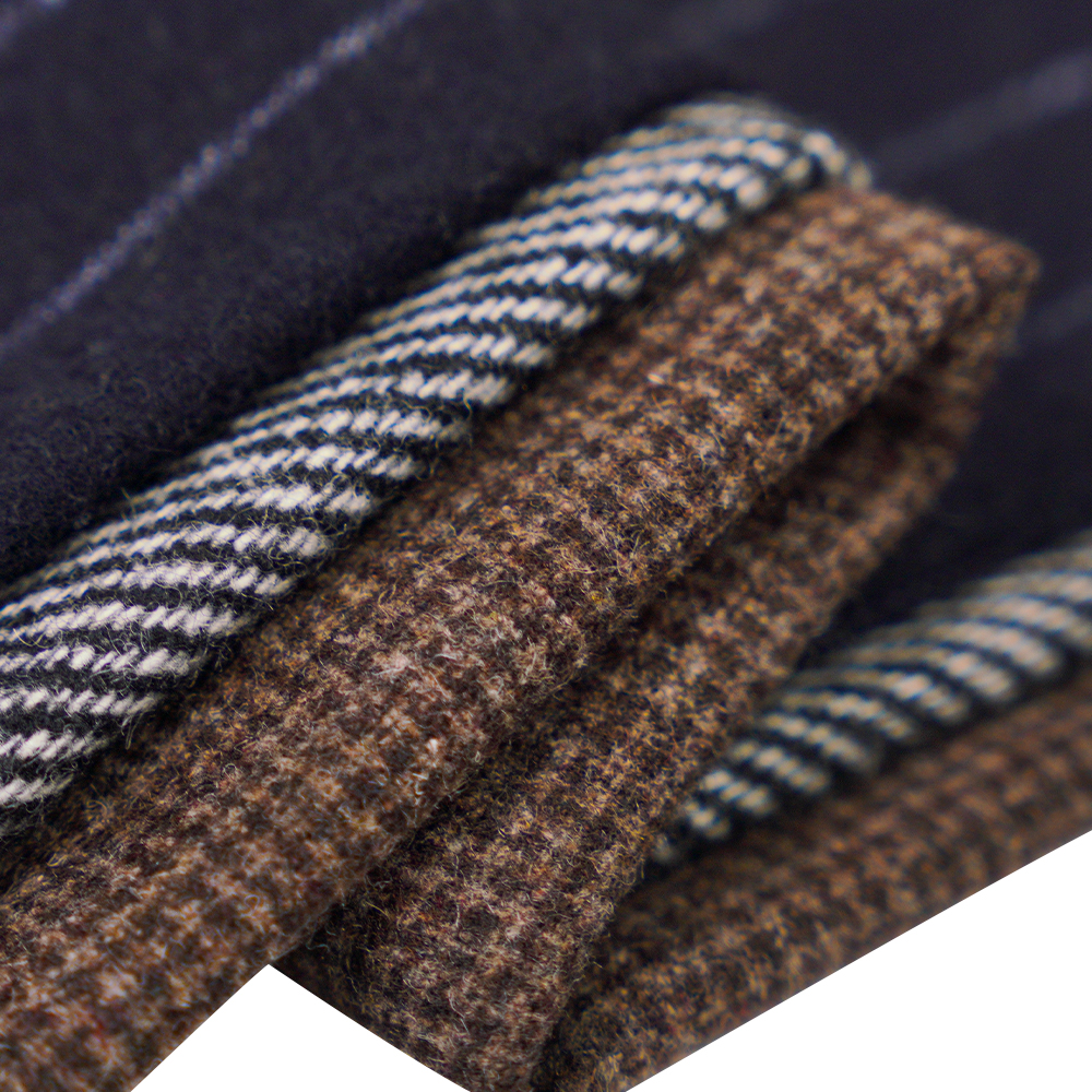 50 % шерсть, 30 % полиэстер, 20 % другие волокна, 320 г/м, кремово-белый + черный, саржевая фланелевая ткань, ML-C-22104