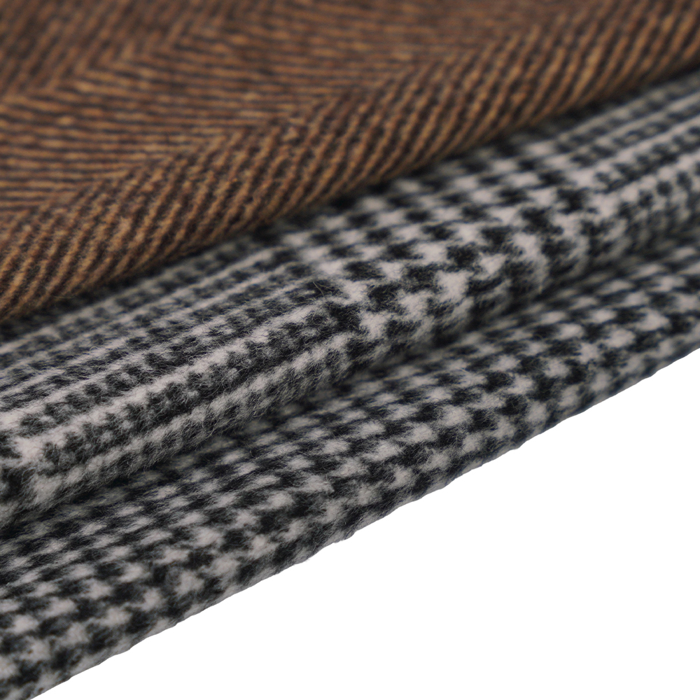 50 % шерсть, 40 % полиэстер, 10 % другие волокна, 560 г/м, черный + светло-серый, шерстяная ткань с односторонним покрытием в клетку, ML-1010015